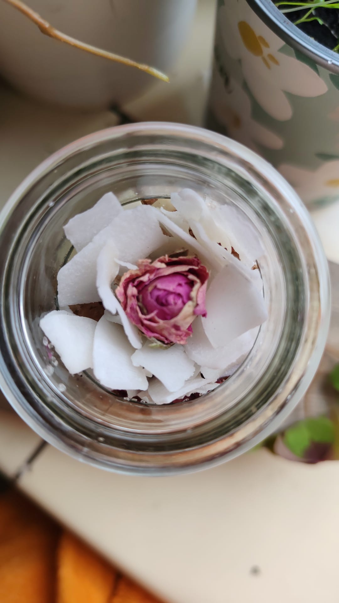 Bio pink Scrub rosen Salt based with natural Essences whit cocos buss