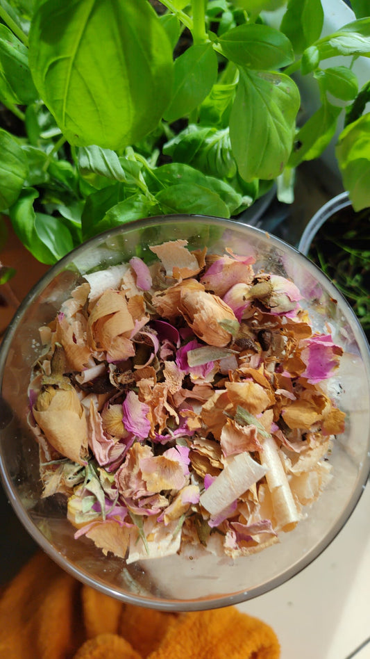 Magnesium bath salt with bio roses fir shavings