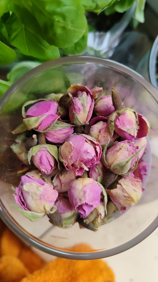 Bio end Organic rose buds