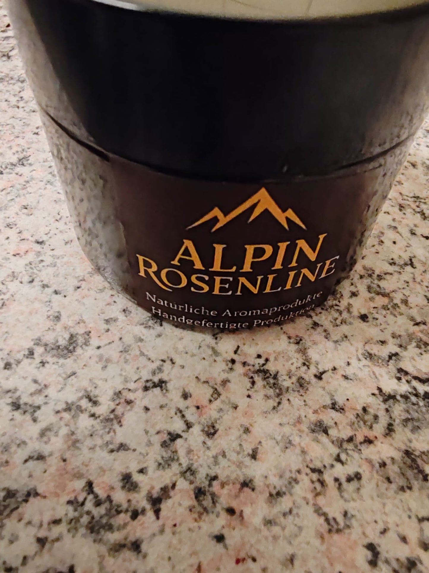 Bath salt with minerals, organic mint and coconut flakes