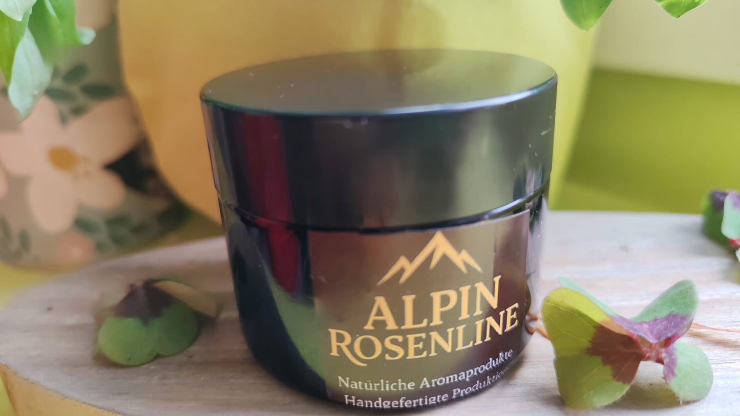 Ayurveda BioTulsi , basil powder with rose buds