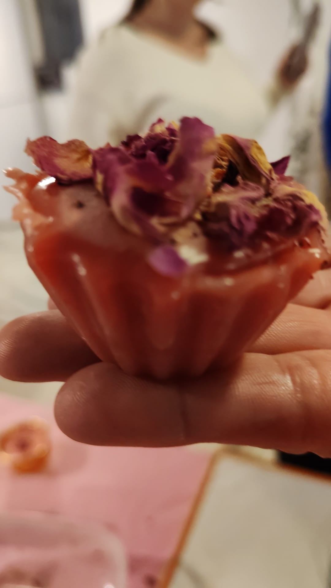 Seifenbasis mit Rosen und Himalaya-Salz