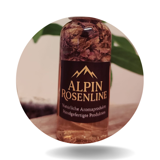 Rosen Wasser Angereichert mit Rosenkultur-Blütenblättern