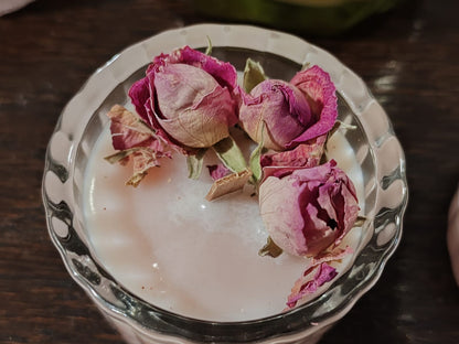 Handgemachte Kerzen mit Rosenessenz
